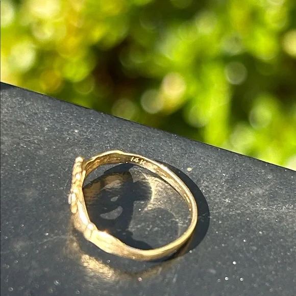 đź’ŽDiamond & 14k Gold Claddagh Irish Vintage Elegant Ring - Picture 4 of 8